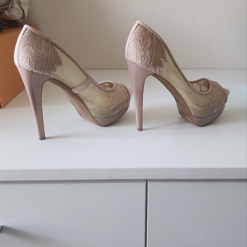 Jessica Simpson Pink/Nude Lace peep toe pumps